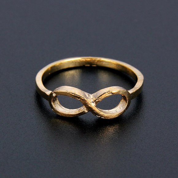 Jewelry - NWOT Dainty Gold Trinity Ring, sz 5.75